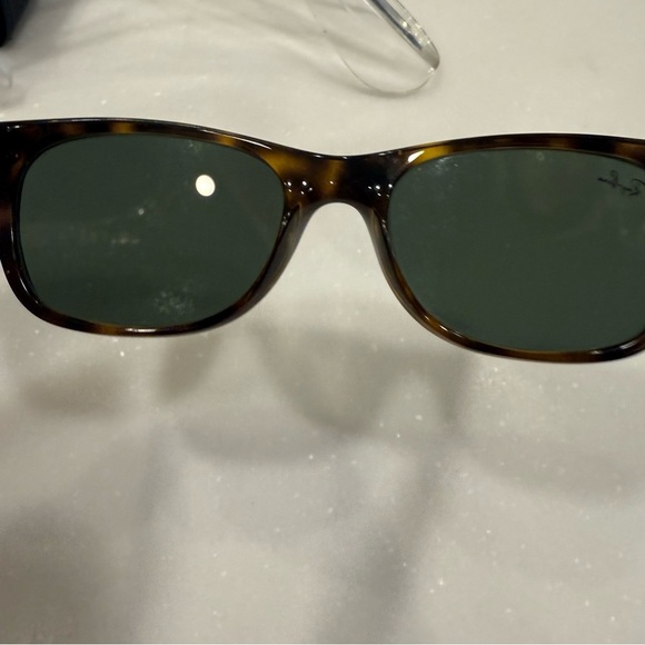 Ray-Ban New Wayfarer Unisex Sunglasses Tortoise/Green Classic RB2132 EUC main image 6